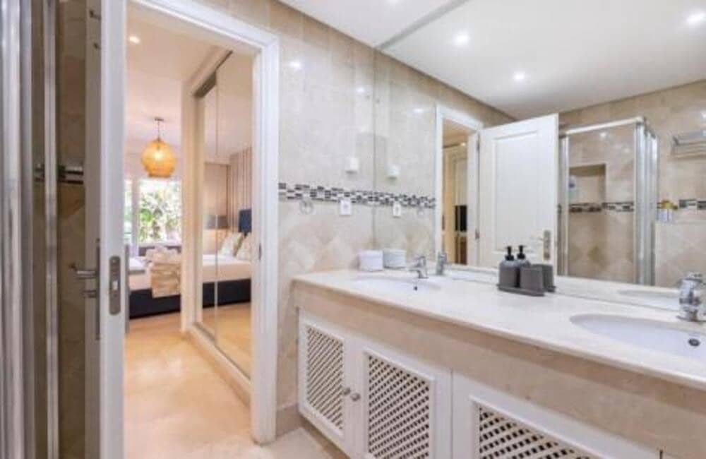 3 quarto Apartamento para arrendar em Marbella com piscina garagem - 4 500 € (Ref: 9700327)