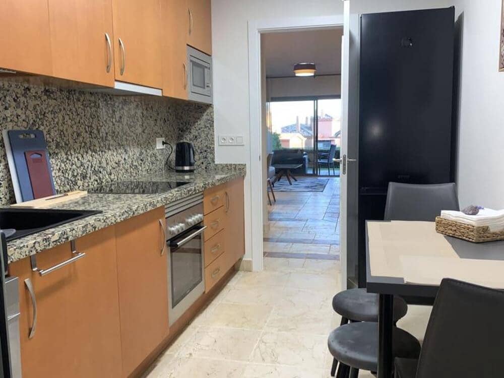 2 bedroom Apartment for rent in Estepona with pool garage - € 2,200 (Ref: 9700328)