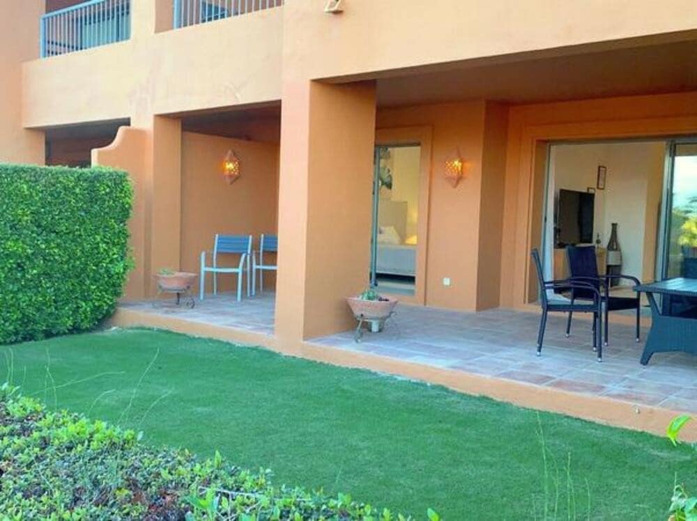 2 bedroom Apartment for rent in Estepona with pool garage - € 2,200 (Ref: 9700328)