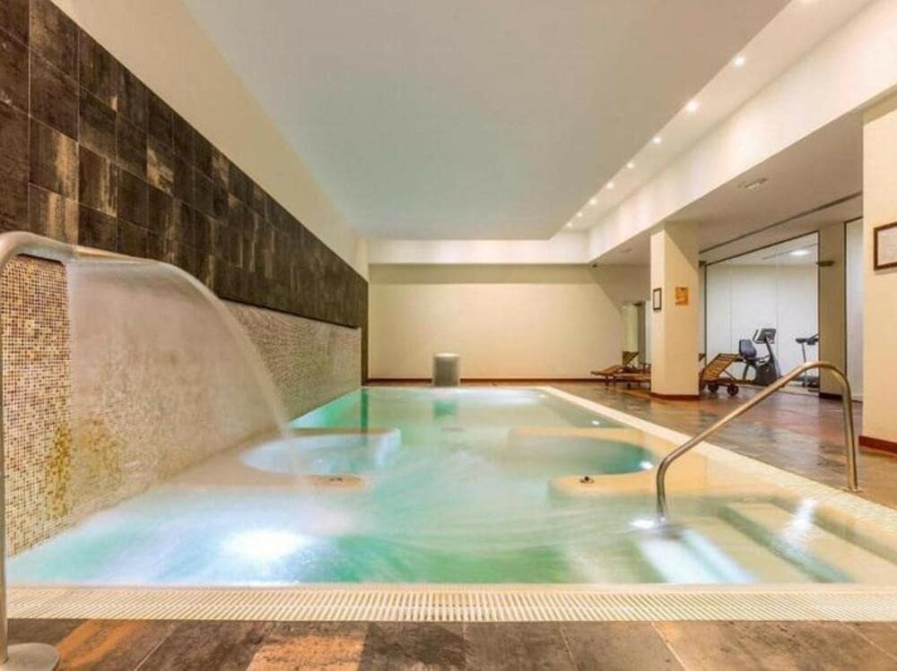 2 bedroom Apartment for rent in Estepona with pool garage - € 2,200 (Ref: 9700328)