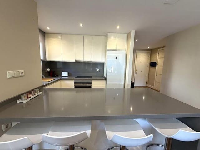 Apartamento de 2 habitaciones en Río Real, Marbella en alquiler con piscina garaje - 2.200 € (Ref: 9700329)