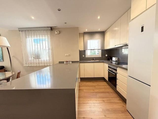 Apartamento de 2 habitaciones en Río Real, Marbella en alquiler con piscina garaje - 2.200 € (Ref: 9700329)