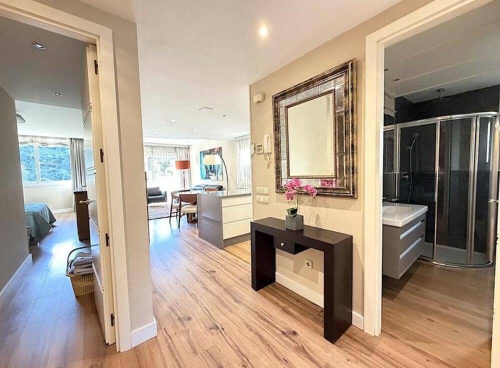 2 bedroom Apartment for rent in Marbella with pool garage - € 2,200 (Ref: 9700329)