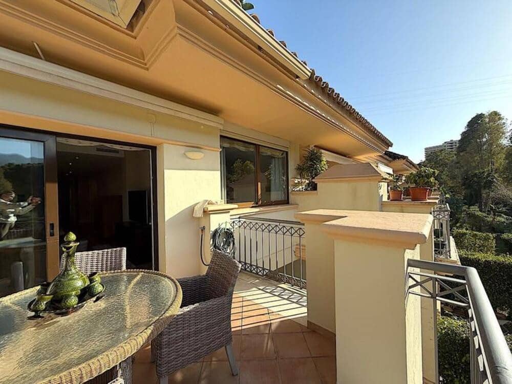 2 bedroom Apartment for rent in Marbella with pool garage - € 2,200 (Ref: 9700329)