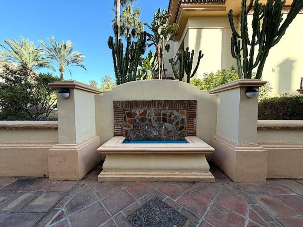 2 bedroom Apartment for rent in Marbella with pool garage - € 2,200 (Ref: 9700329)