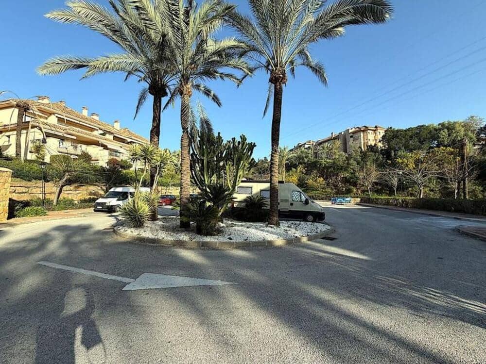 2 bedroom Apartment for rent in Marbella with pool garage - € 2,200 (Ref: 9700329)