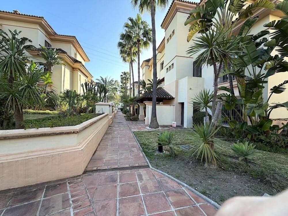 2 bedroom Apartment for rent in Marbella with pool garage - € 2,200 (Ref: 9700329)