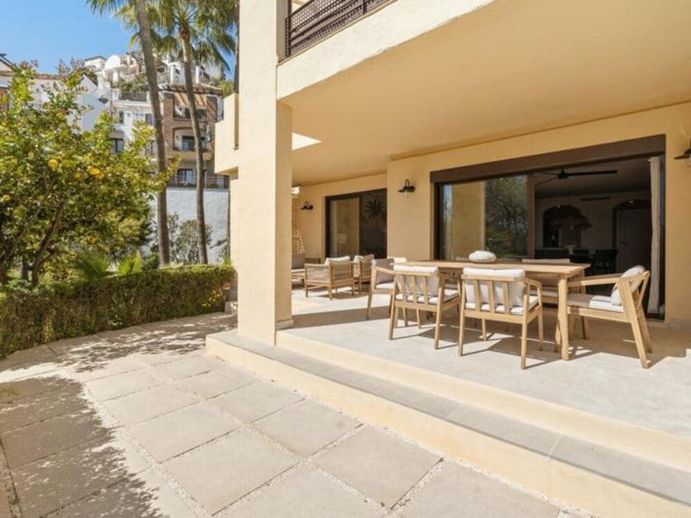 3 soveværelse Lejlighed til salg i Los Arqueros med swimmingpool garage - € 650.000 (Ref: 9700330)