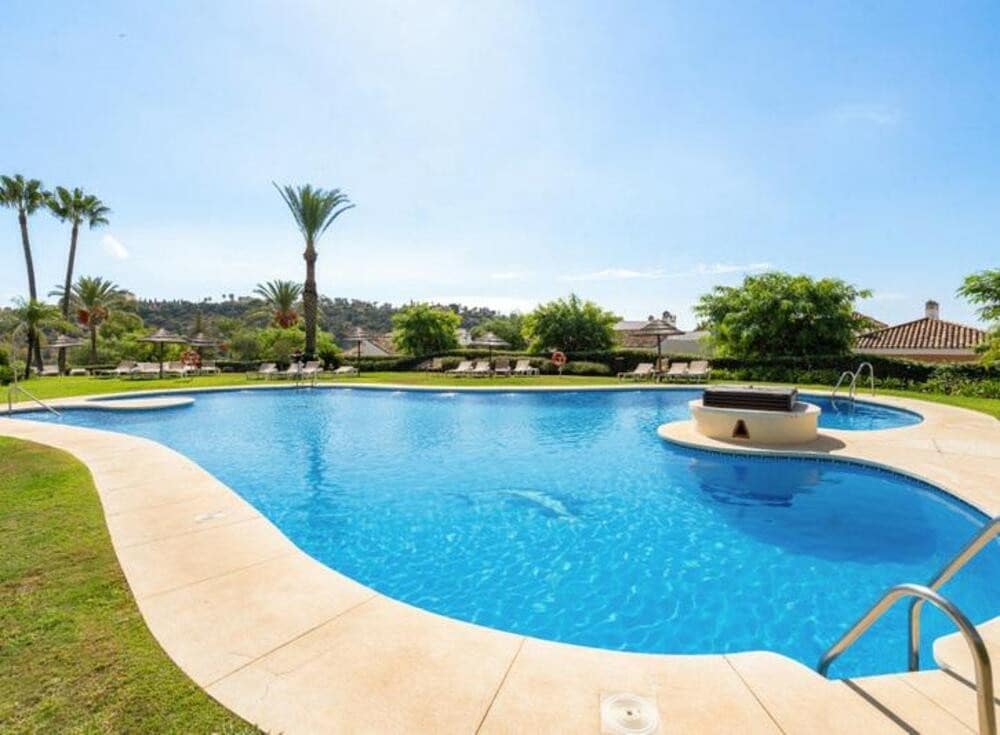 3 soveværelse Lejlighed til salg i Los Arqueros med swimmingpool garage - € 650.000 (Ref: 9700330)