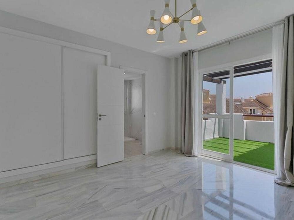 3 sypialnia Penthouse na sprzedaż w Bel-Air z basenem garażem - 389 000 € (Ref: 9700331)