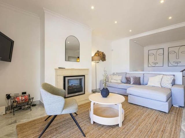 2 makuuhuone Huoneisto myytävänä paikassa Nueva Andalucía Centro, Marbella mukana uima-altaan 
autotalli - 525 000 € (Ref: 9700332)