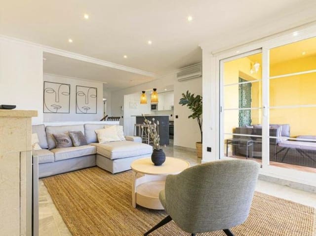 2 makuuhuone Huoneisto myytävänä paikassa Nueva Andalucía Centro, Marbella mukana uima-altaan 
autotalli - 525 000 € (Ref: 9700332)