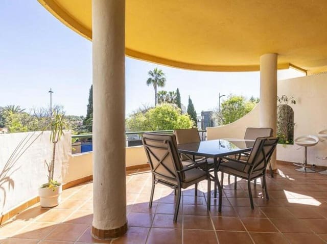 2 makuuhuone Huoneisto myytävänä paikassa Nueva Andalucía Centro, Marbella mukana uima-altaan 
autotalli - 525 000 € (Ref: 9700332)