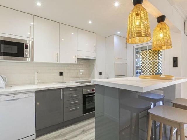 2 makuuhuone Huoneisto myytävänä paikassa Nueva Andalucía Centro, Marbella mukana uima-altaan 
autotalli - 525 000 € (Ref: 9700332)