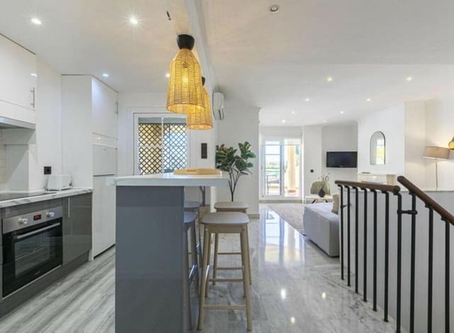 2 makuuhuone Huoneisto myytävänä paikassa Nueva Andalucía Centro, Marbella mukana uima-altaan 
autotalli - 525 000 € (Ref: 9700332)