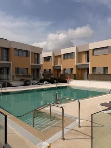 3 soveværelse Byhus til leje i El Chaparral, Mijas med swimmingpool garage - € 3.400 (Ref: 9709450)