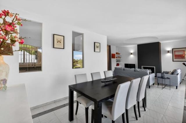 Casa de 2 habitaciones en Cabopino - Artola, Marbella en venta con piscina - 450.000 € (Ref: 9709451)