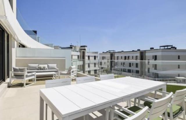 3 makuuhuone Huoneisto vuokrattavana paikassa La Concha - Resina Golf, Estepona mukana uima-altaan 
autotalli - 3 600 € (Ref: 9709452)