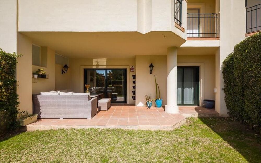 2 Zimmer Apartment zu vermieten in San Pedro de Alcantara mit Pool Garage - 2.500 € (Ref: 9714361)