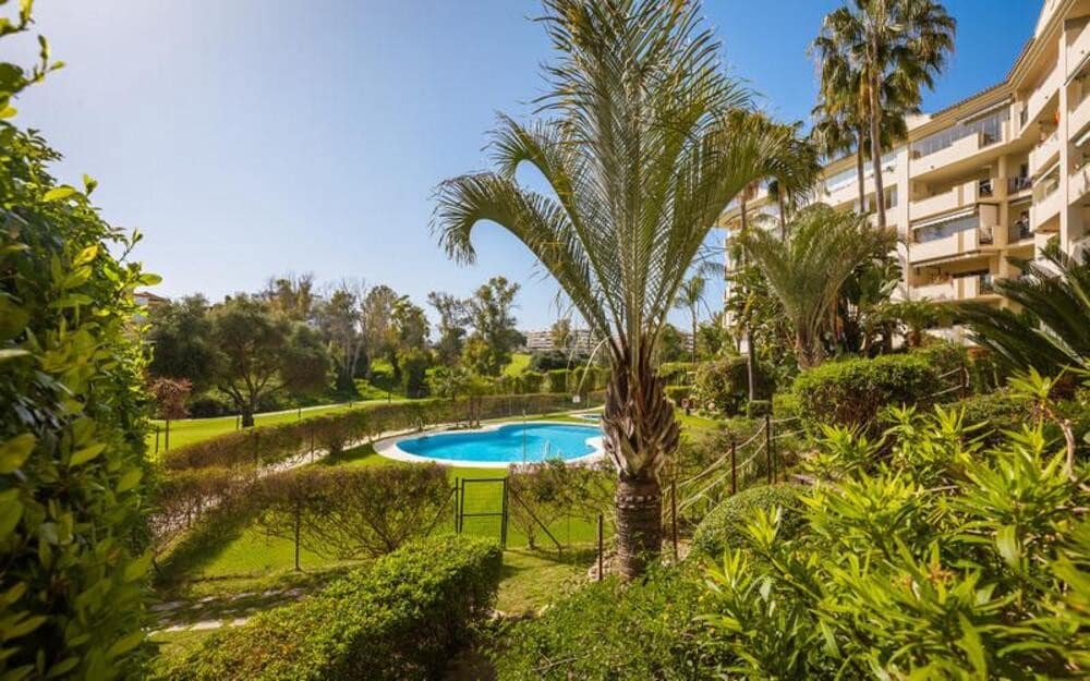 2 Zimmer Apartment zu vermieten in San Pedro de Alcantara mit Pool Garage - 2.500 € (Ref: 9714361)