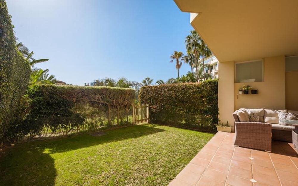 2 Zimmer Apartment zu vermieten in San Pedro de Alcantara mit Pool Garage - 2.500 € (Ref: 9714361)