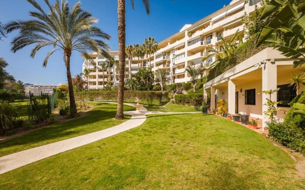 2 Zimmer Apartment zu vermieten in San Pedro de Alcantara mit Pool Garage - 2.500 € (Ref: 9714361)