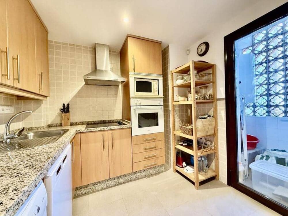 2 bedroom Apartment for rent in Marbella with pool garage - € 2,950 (Ref: 9714362)