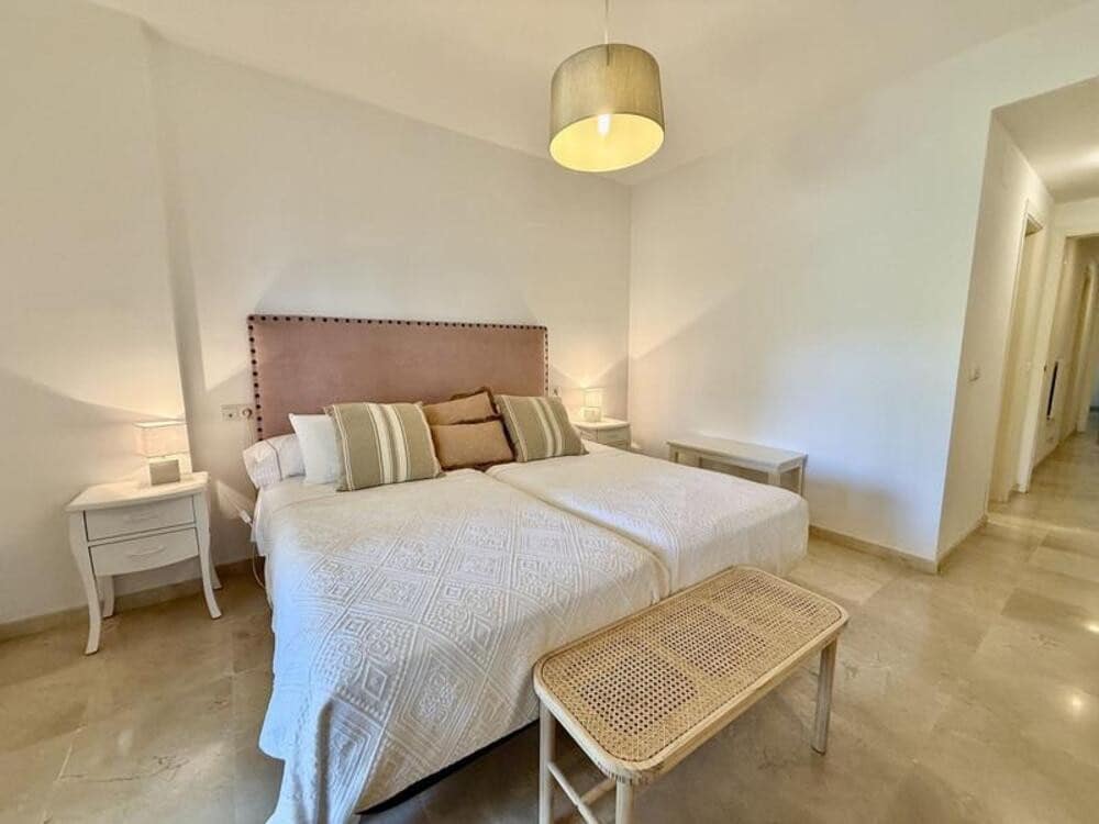 2 bedroom Apartment for rent in Marbella with pool garage - € 2,950 (Ref: 9714362)