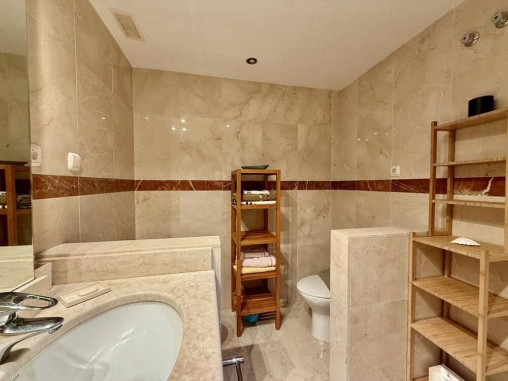 2 bedroom Apartment for rent in Marbella with pool garage - € 2,950 (Ref: 9714362)