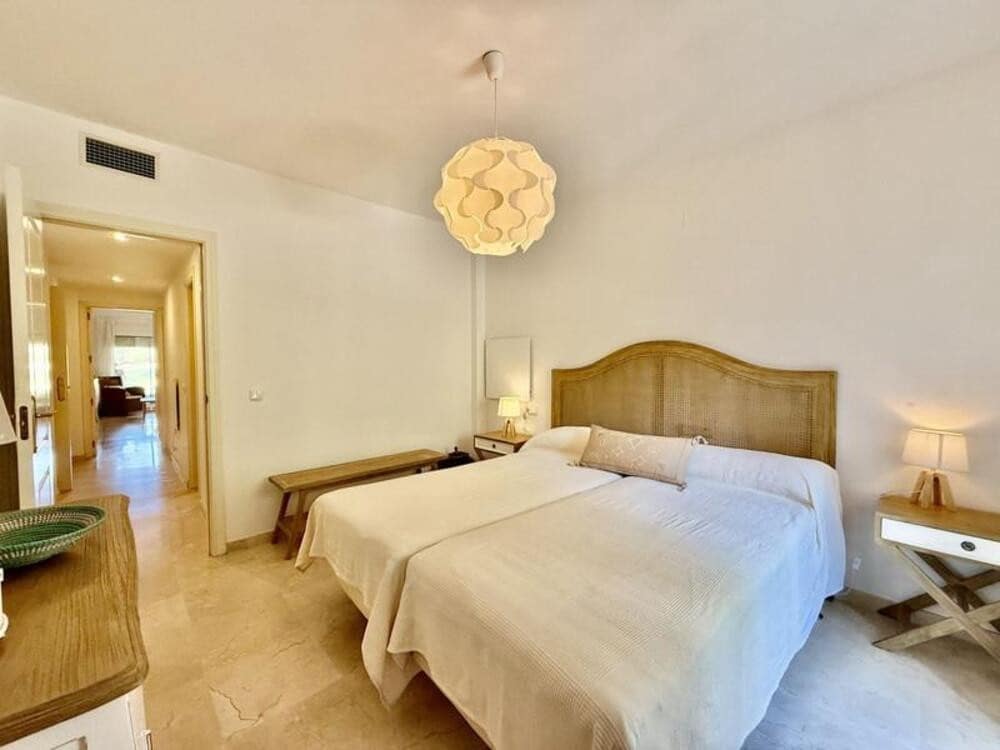 2 bedroom Apartment for rent in Marbella with pool garage - € 2,950 (Ref: 9714362)