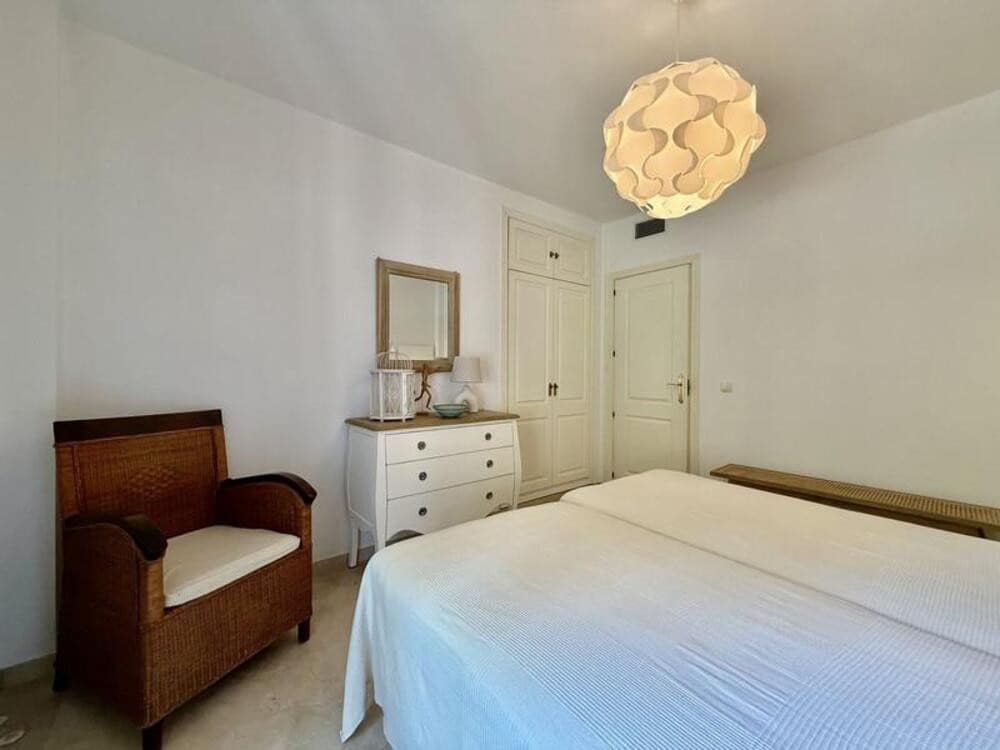 2 bedroom Apartment for rent in Marbella with pool garage - € 2,950 (Ref: 9714362)