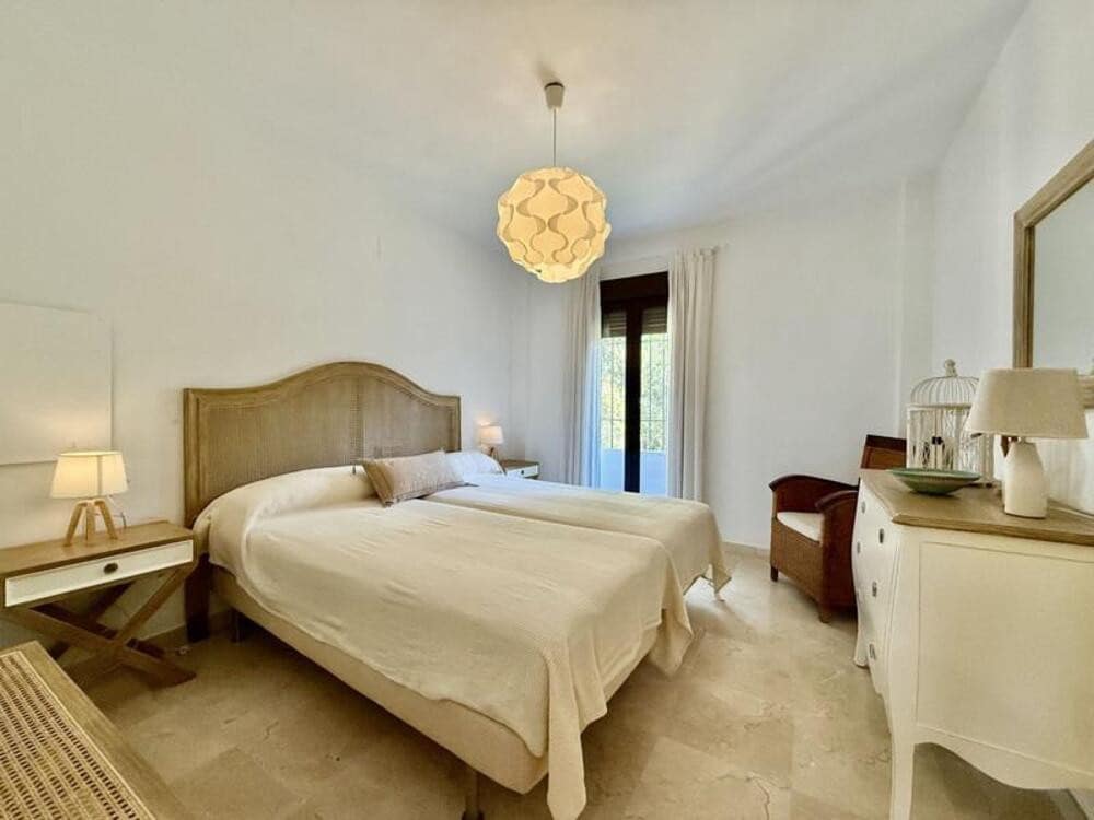 2 bedroom Apartment for rent in Marbella with pool garage - € 2,950 (Ref: 9714362)