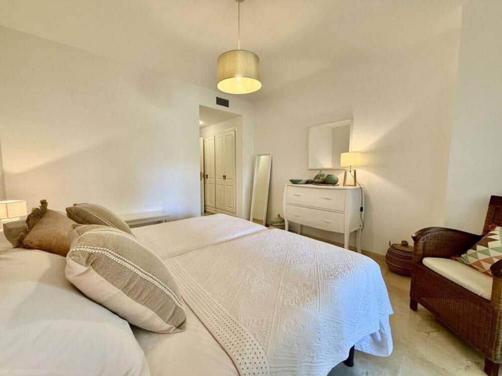 2 bedroom Apartment for rent in Marbella with pool garage - € 2,950 (Ref: 9714362)