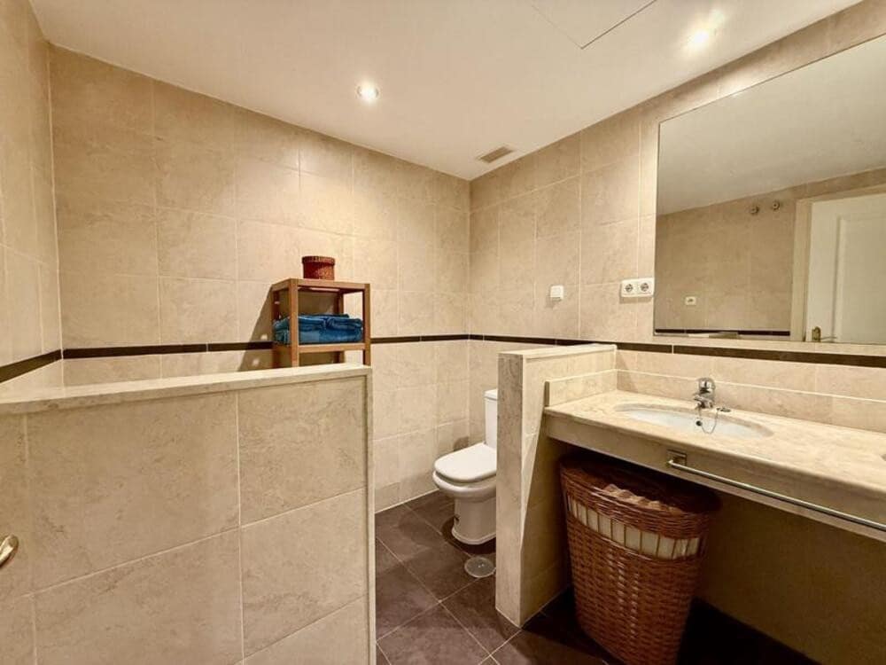 2 bedroom Apartment for rent in Marbella with pool garage - € 2,950 (Ref: 9714362)