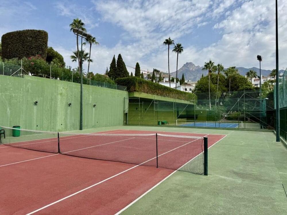 2 bedroom Apartment for rent in Marbella with pool garage - € 2,950 (Ref: 9714362)