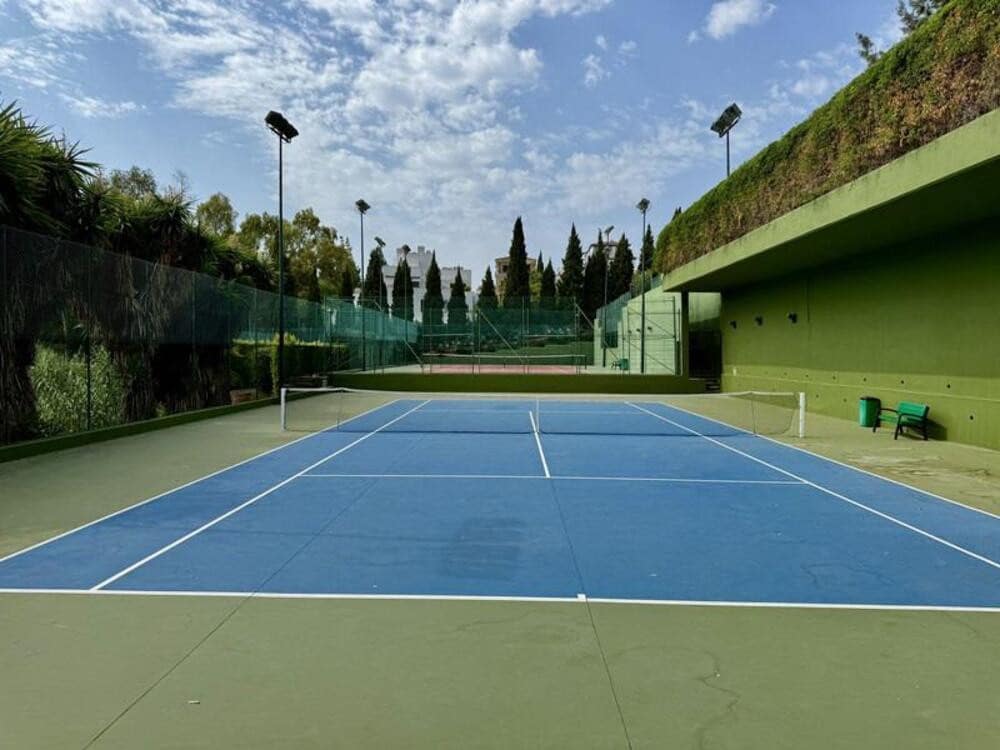 2 bedroom Apartment for rent in Marbella with pool garage - € 2,950 (Ref: 9714362)