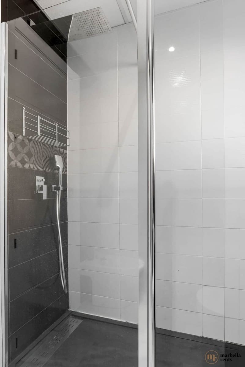 6 Zimmer Doppelhaus zu verkaufen in Marbella mit Pool Garage - 1.200.000 € (Ref: 9719334)