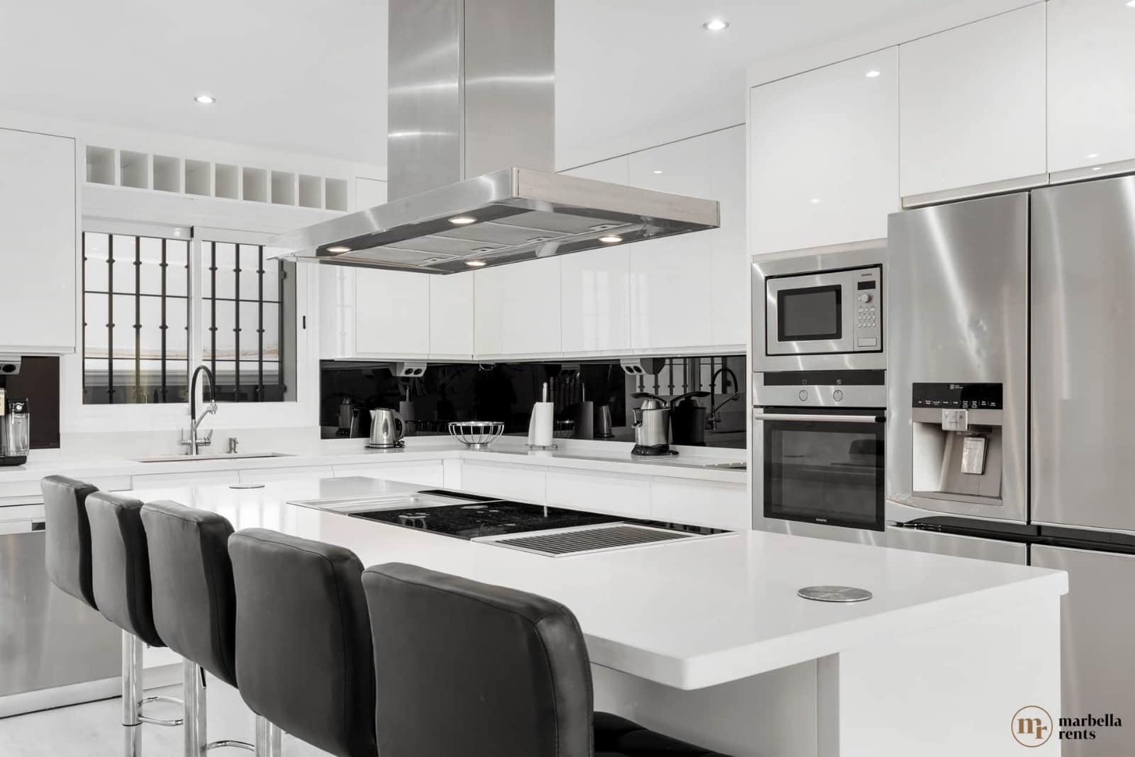 6 Zimmer Doppelhaus zu verkaufen in Marbella mit Pool Garage - 1.200.000 € (Ref: 9719334)