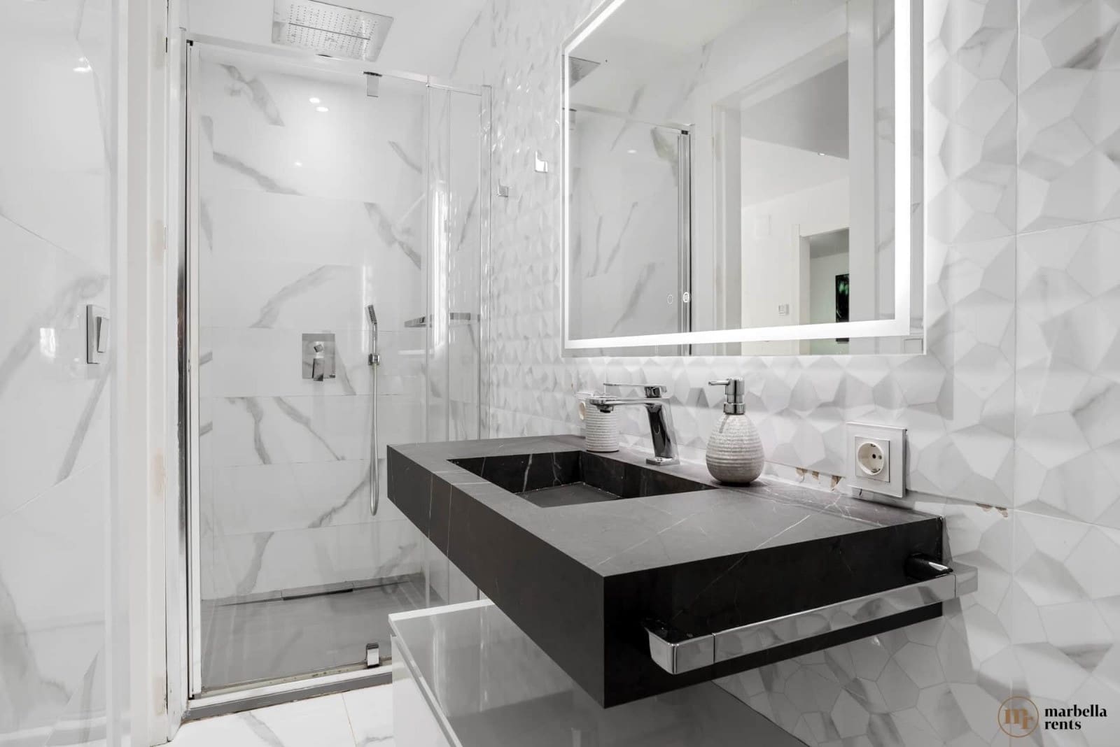 6 Zimmer Doppelhaus zu verkaufen in Marbella mit Pool Garage - 1.200.000 € (Ref: 9719334)