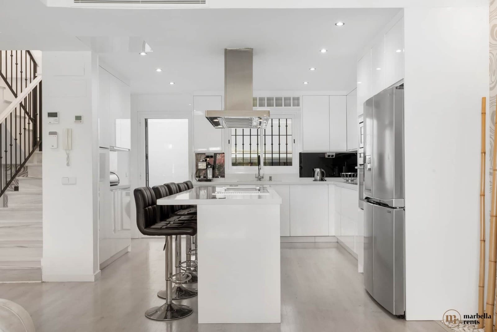 6 Zimmer Doppelhaus zu verkaufen in Marbella mit Pool Garage - 1.200.000 € (Ref: 9719334)