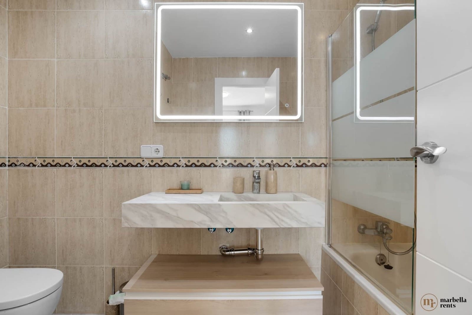 6 Zimmer Doppelhaus zu verkaufen in Marbella mit Pool Garage - 1.200.000 € (Ref: 9719334)