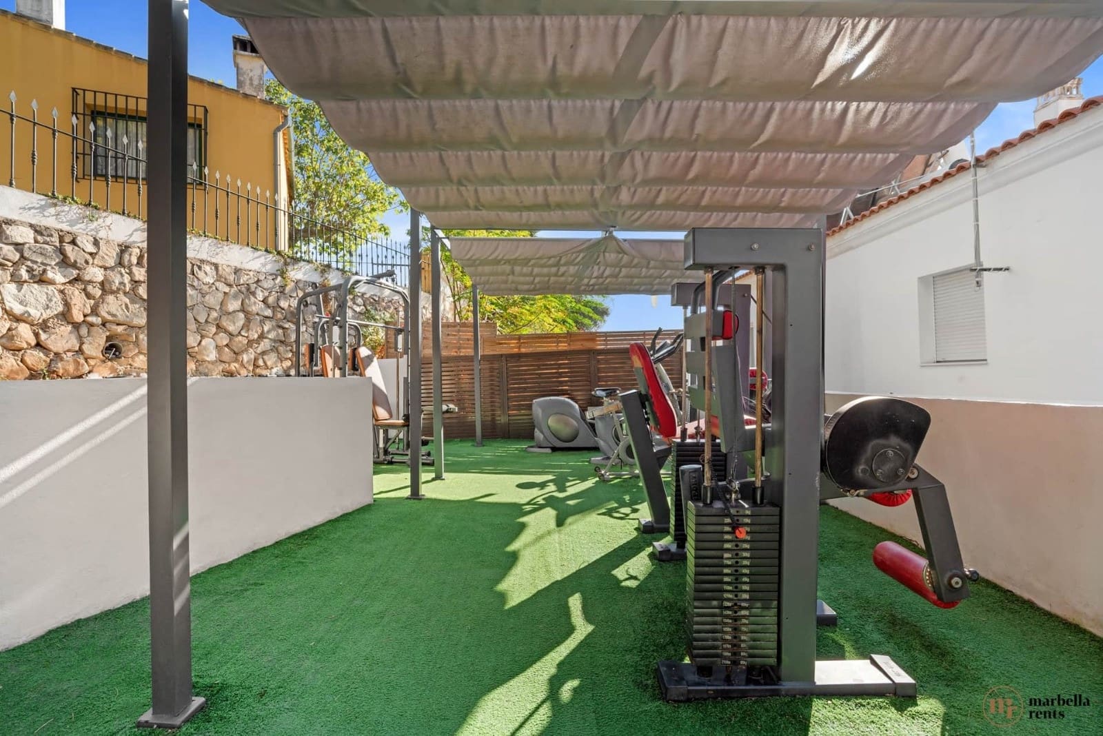 6 Zimmer Doppelhaus zu verkaufen in Marbella mit Pool Garage - 1.200.000 € (Ref: 9719334)