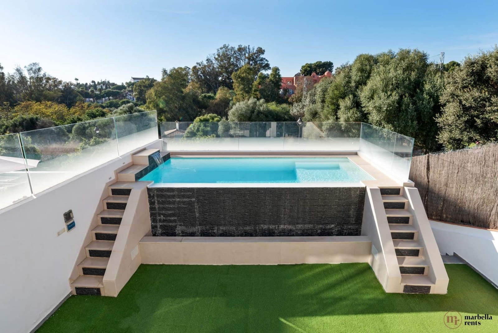 6 Zimmer Doppelhaus zu verkaufen in Marbella mit Pool Garage - 1.200.000 € (Ref: 9719334)