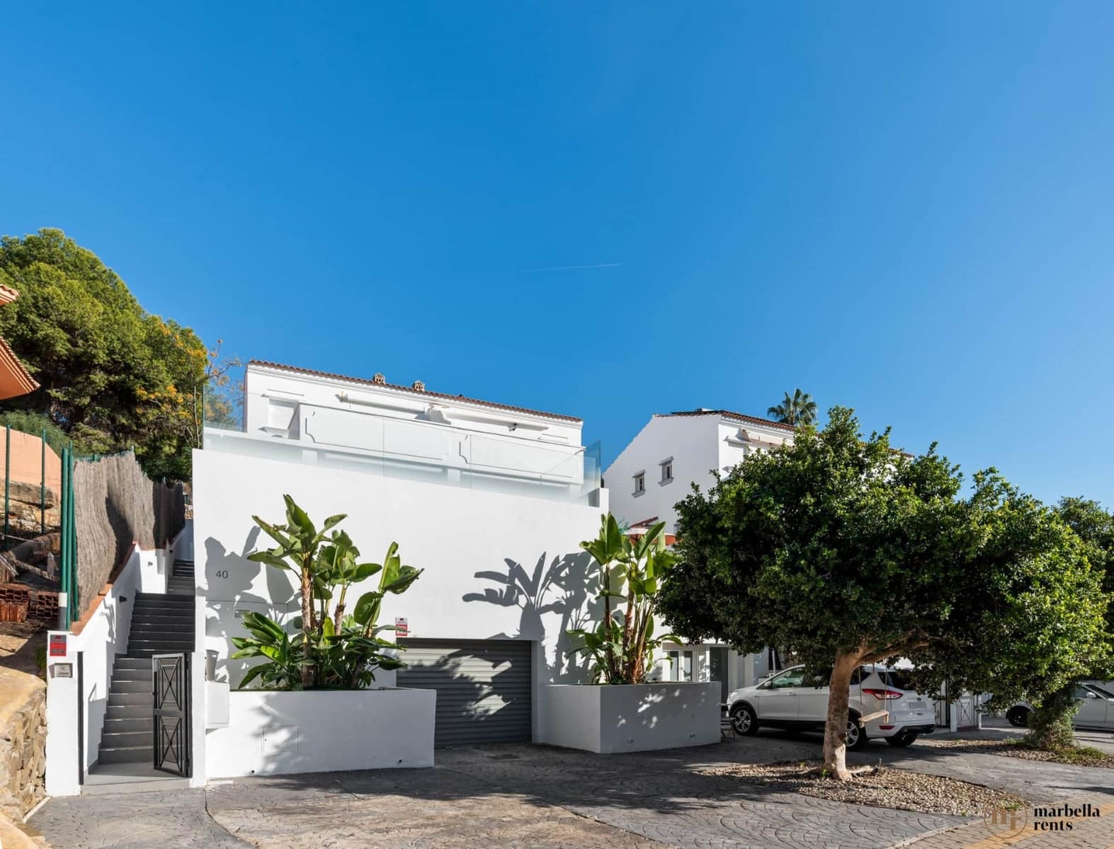 6 Zimmer Doppelhaus zu verkaufen in Marbella mit Pool Garage - 1.200.000 € (Ref: 9719334)