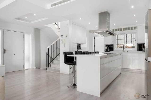6 bedroom Semi-detached Villa for sale in Cabopino - Artola, Marbella with pool garage - € 1,200,000 (Ref: 9719334)