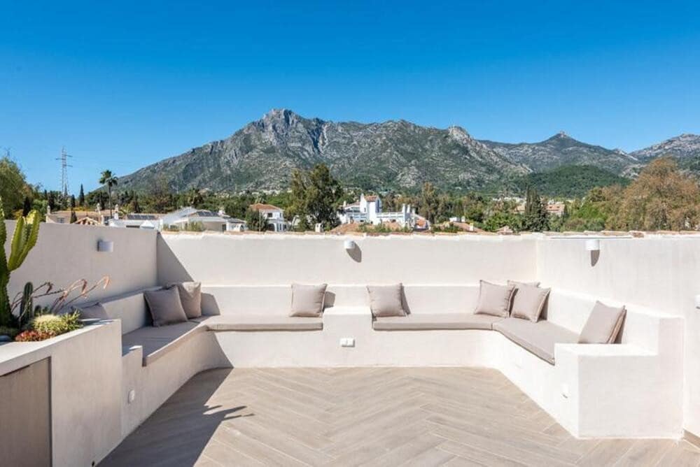 4 sypialnia Dom na sprzedaż w Marbella z basenem garażem - 2 495 000 € (Ref: 9720981)