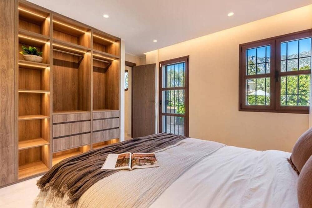 4 sypialnia Dom na sprzedaż w Marbella z basenem garażem - 2 495 000 € (Ref: 9720981)