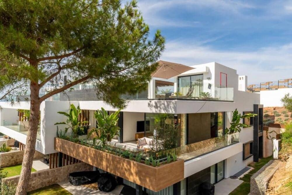 3 bedroom Penthouse for sale in Marbella with pool garage - € 1,695,000 (Ref: 9726226)