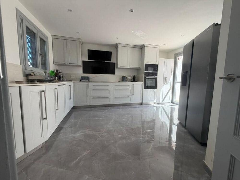 4 bedroom Townhouse for rent in El Paraiso with pool garage - € 3,950 (Ref: 9726227)