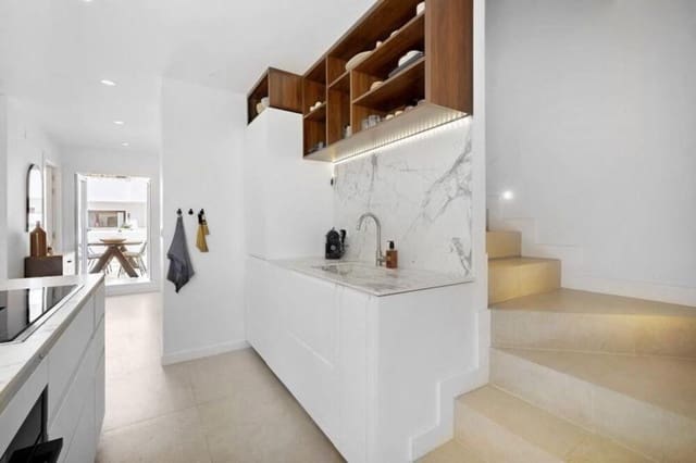 3 quarto Penthouse para venda em Nueva Andalucía Centro, Marbella com piscina garagem - 695 000 € (Ref: 9726230)